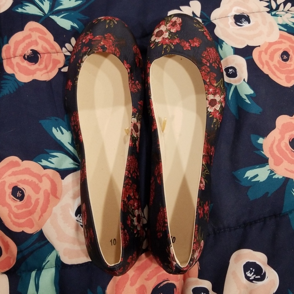 Navy Floral Flats